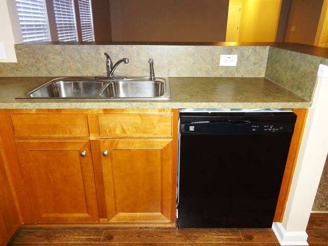 Building Photo - 1131 Moss Grove Dr