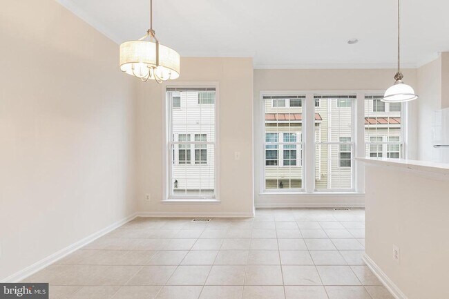 Building Photo - 5036 Greenhouse Terrace