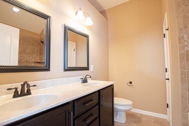 Building Photo - Pet Friendly Three Bedroom with Bonus!