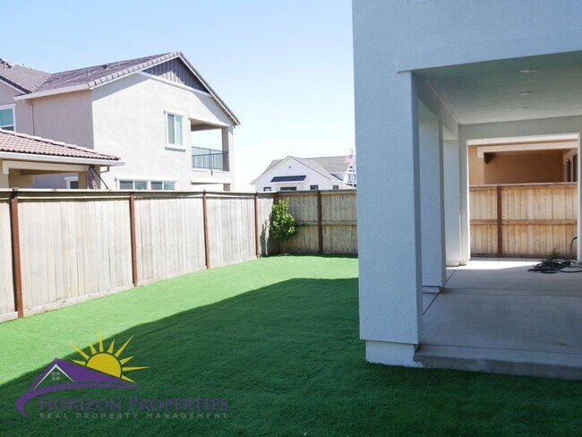Building Photo - Modern Two-story 4 Bed 3.5 Bath 2,786 sqft...