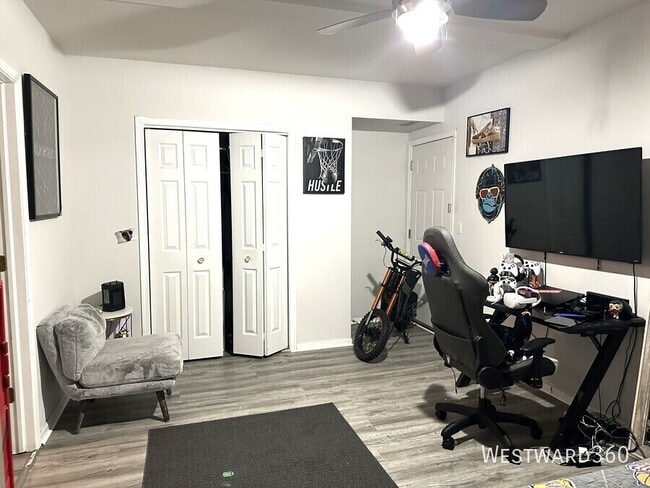 Building Photo - 3936 N Ashland Ave