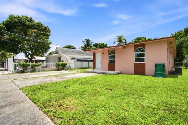 Building Photo - 872 NW 108th St