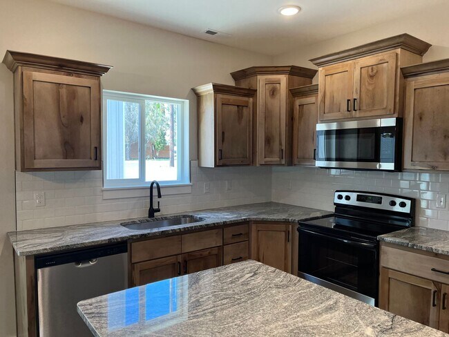 Building Photo - Available Now! Modern 3 Bedroom Townhome on the Westside of Idaho Falls!