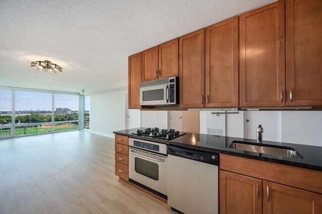 Building Photo - 9715 Woods Dr