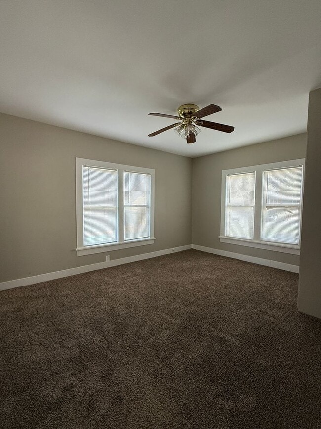 Building Photo - 2 Bedroom 1 bath - Water Included