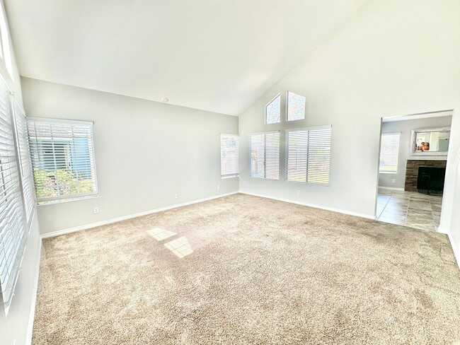 Building Photo - Beautiful Two-Story Home, Guajome Park, Community Pool, San Luis Rey Hiking/Biking Path, Lovely C...