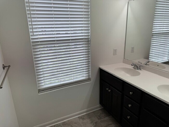 Building Photo - 3 bedroom/2 Bath Townhome Warrendale, PA