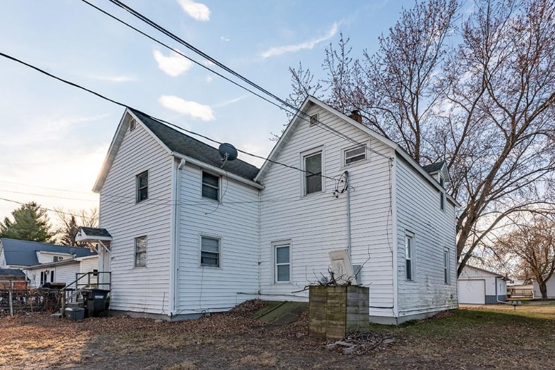 Building Photo - 205 Helgerson St