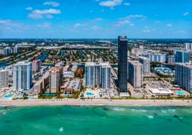 Building Photo - 2030 S Ocean Dr