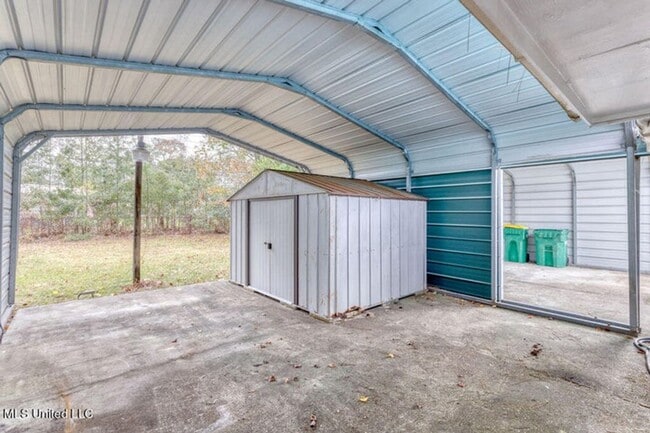 Building Photo - House for Rent