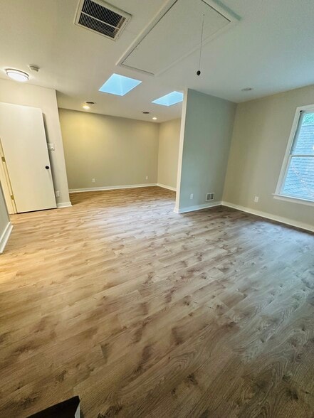 Building Photo - 3040 Middlewood Rd