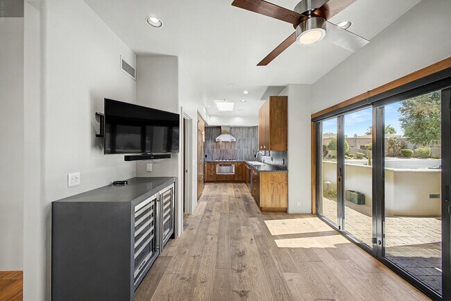 Building Photo - 6711 E Camelback Rd