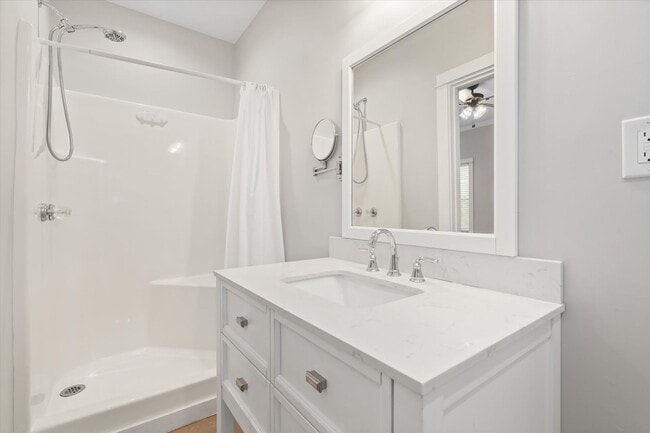 Building Photo - Charming Cottage-Style Home in the Heart of Fairhope, Alabama