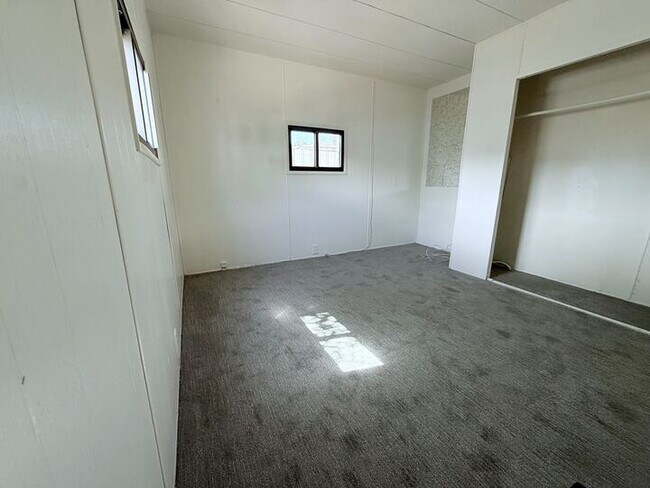 Building Photo - 3601 E Wyoming Ave