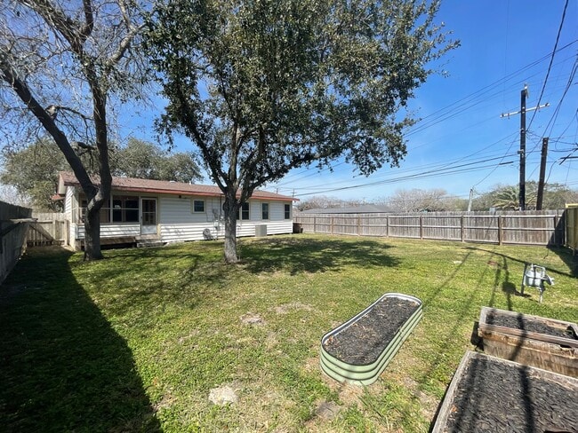 Building Photo - Beautiful 2 Bed / 1 Bath Home – Prime Location