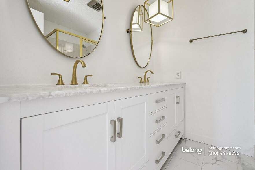 Building Photo - 6509 Kester Ave