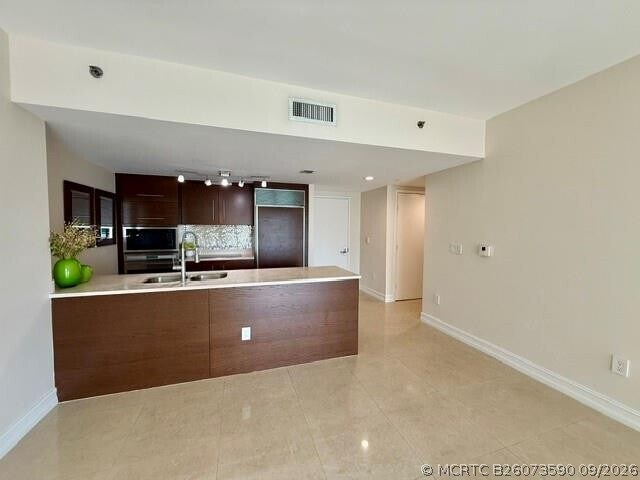 Building Photo - 465 Brickell Ave