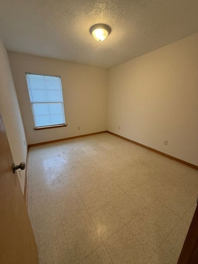 Building Photo - 2208 N Malcolm St