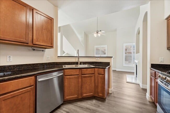 Building Photo - 5350 Dunlay Dr