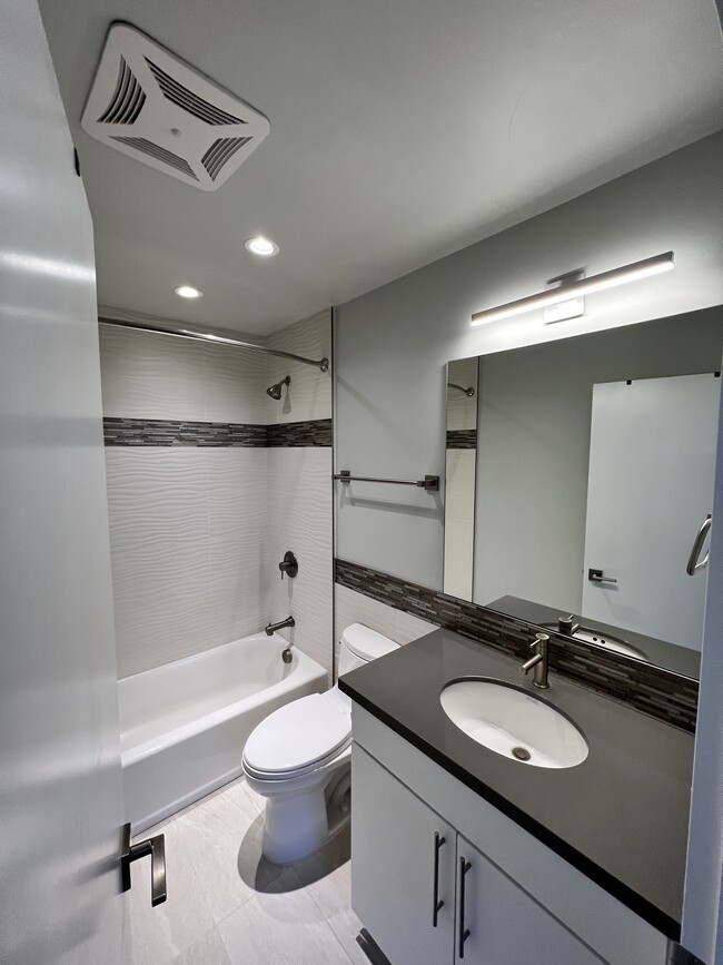 Building Photo - 100 High St