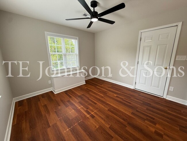 Building Photo - Spacious 3 Bedroom Home with Primary Suite on Main Level in Camden Forest