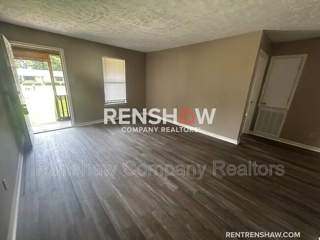 Building Photo - 181 Lealand Ln