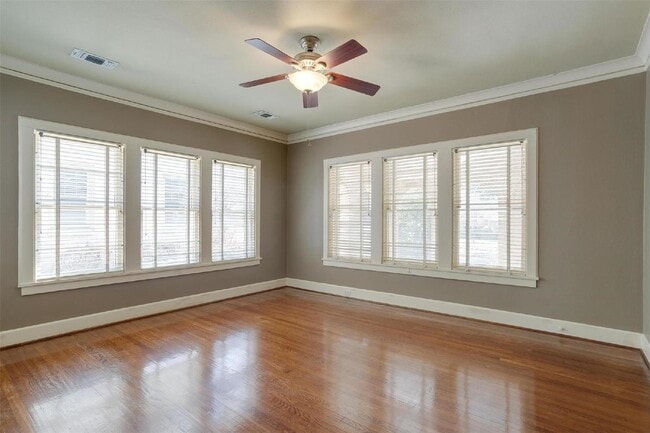 Building Photo - Charming home in Coveted Berkeley Place!