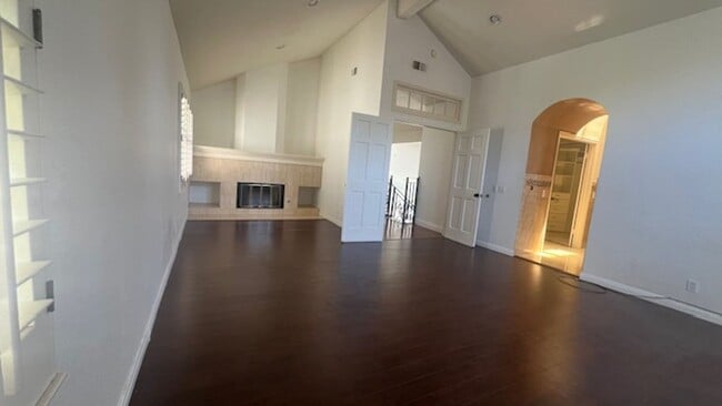 Building Photo - Elegant House in Playa Del ray