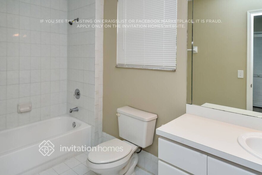 Building Photo - 1121 NW 129th Pl