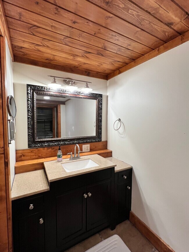 Building Photo - 59 Elm Dr