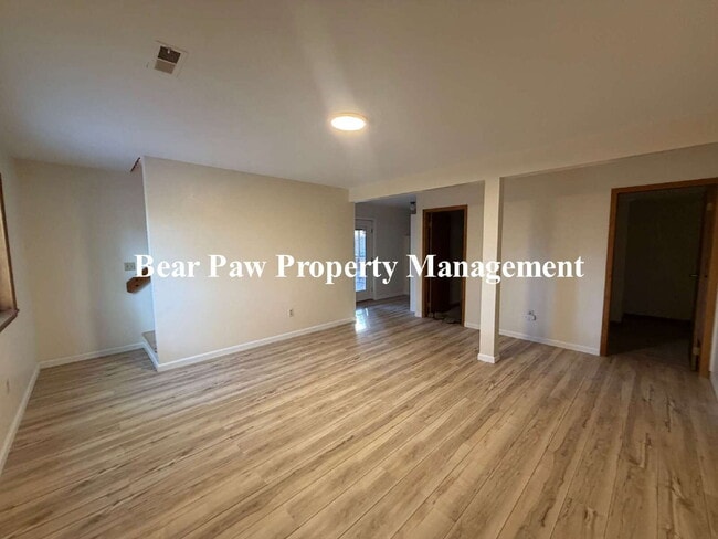 Building Photo - Two bedroom, two bath Bailey Beauty!