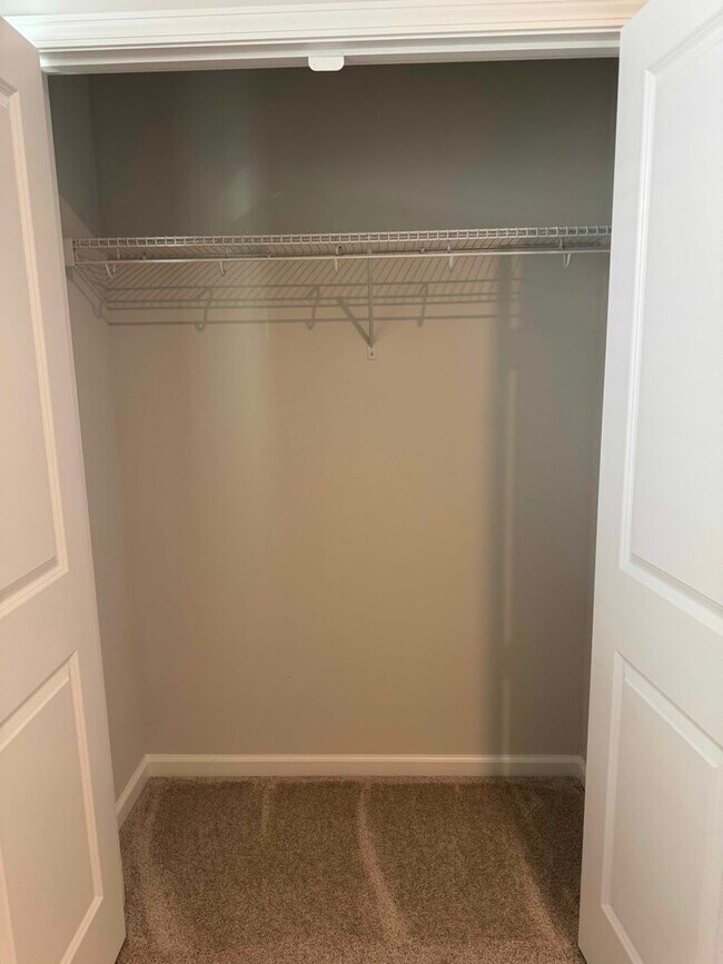 Building Photo - 20 Ladyslipper Ln