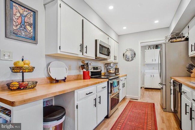 Building Photo - 15805 Wayne Ave