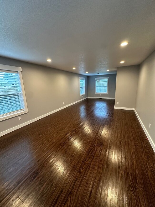 Building Photo - 4 Bedroom House Available in Hammond!