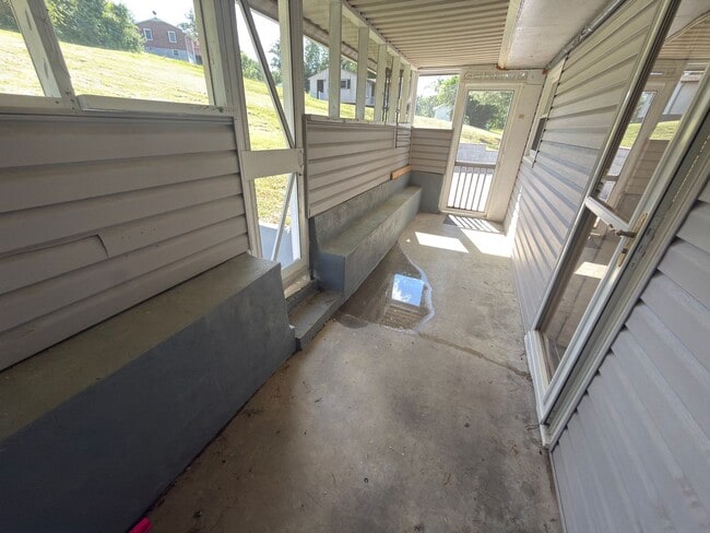 Building Photo - Christiansburg, 3 BR / 1 BA, Available for rent