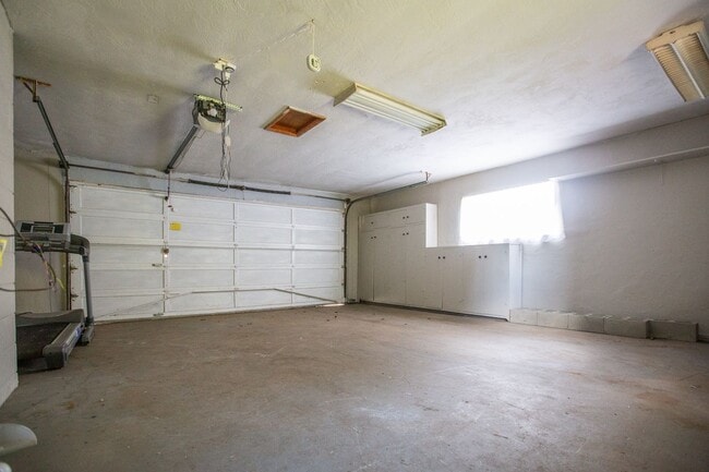 Building Photo - South Salem 4 Bedroom 2 Bath Home Available Mid June !!!