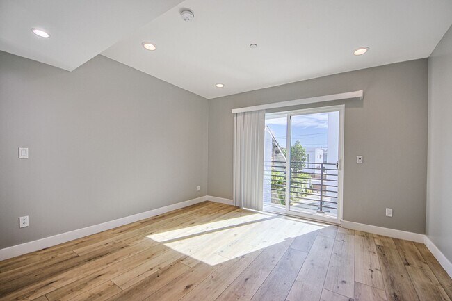 Building Photo - 5351 Lexington Ave