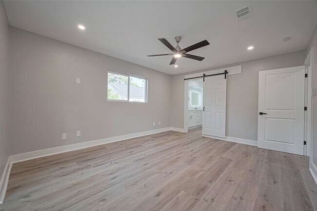 Building Photo - 3 Roserush Ct