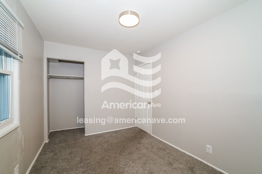 Building Photo - 2647 W Nebraska Ave