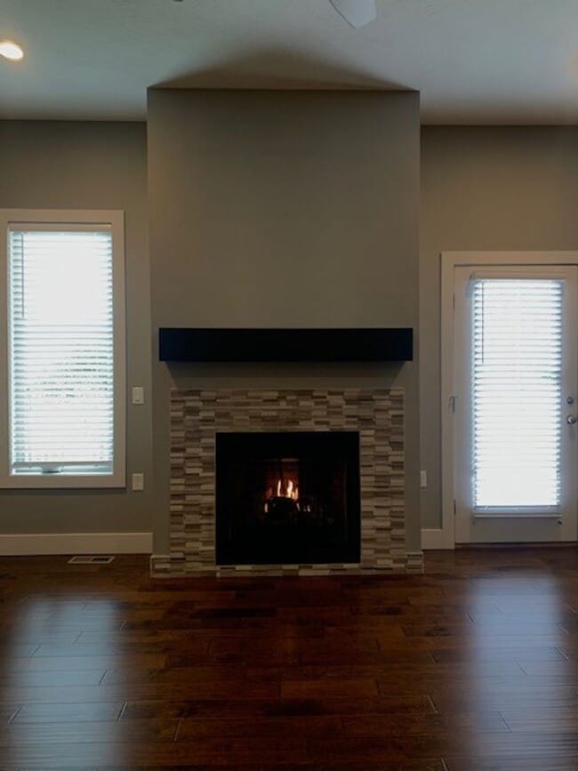 Building Photo - Beautiful Open Layout 3 Bedroom 2 Bath 3 Car Garage NIXA