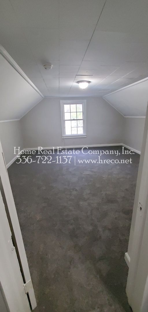 Building Photo - 310 Forty-Foot St