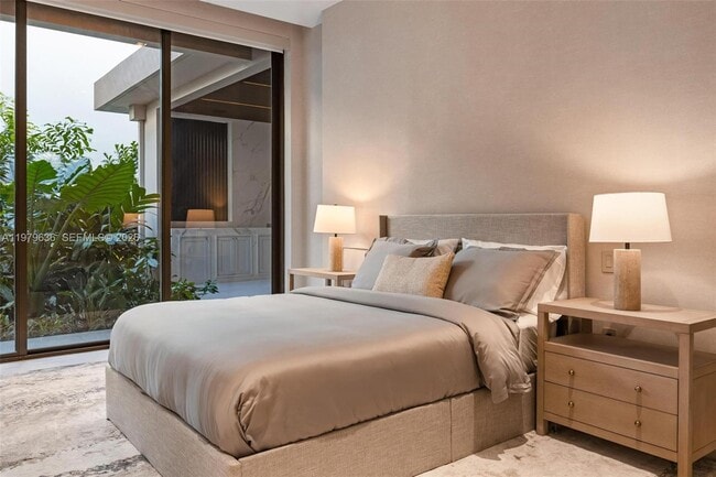 Building Photo - 723 NE 77th St