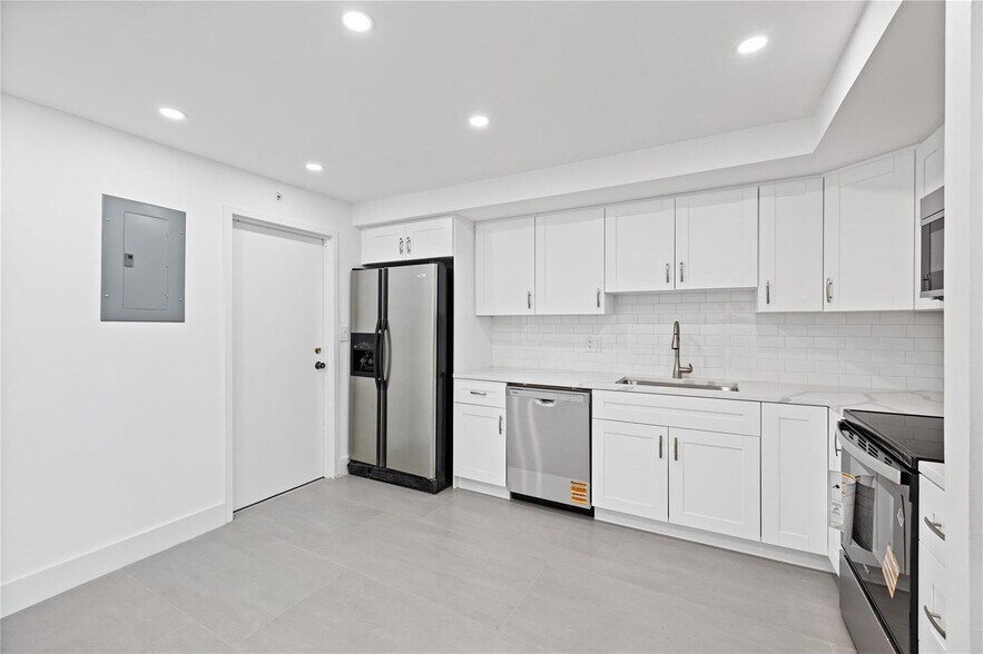 Building Photo - 1360 S Ocean Blvd