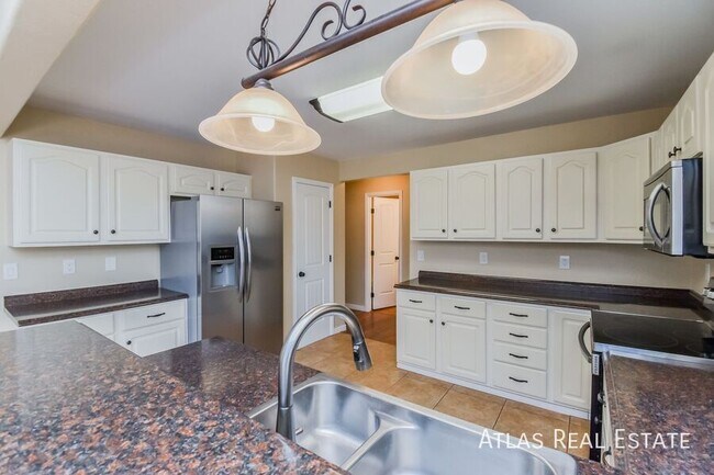 Building Photo - 2115 Hibbard Ln