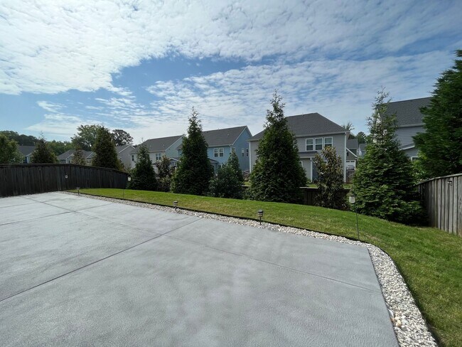 Building Photo - Beautiful 4BD, 3BA House with Bonus Family Room, Large Fenced Backyard, and Finished 2-Car Garage...