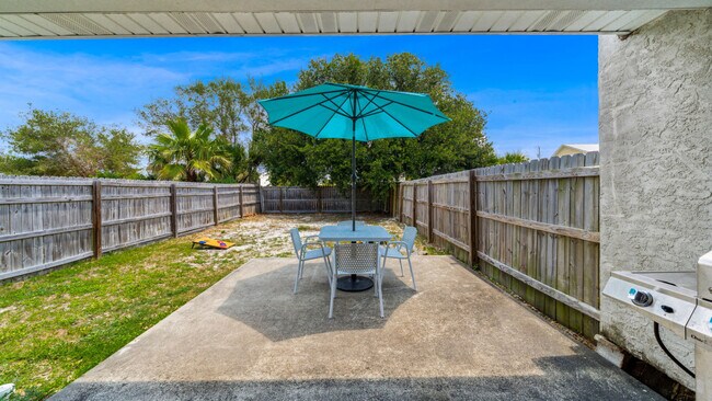 Building Photo - 5726 Beach Dr