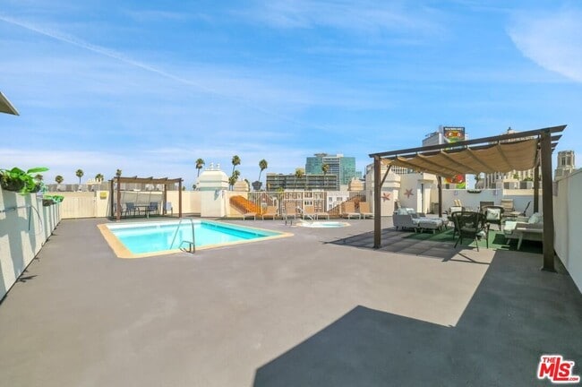 Building Photo - 620 S Gramercy Pl