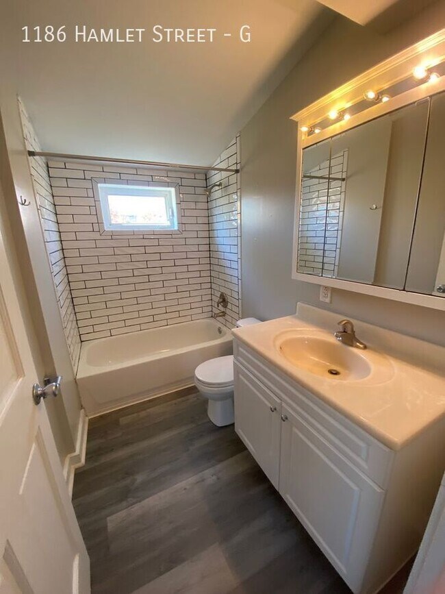 Building Photo - 1186 Hamlet St