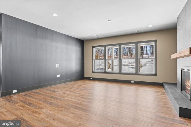 Building Photo - 395 Quiet Crk Dr