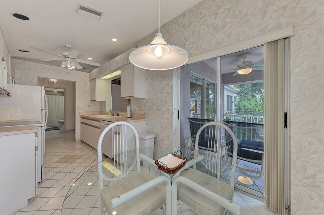 Building Photo - GEORGOUS 2 BEDROOM, 2BATHROOM, TURN KEY FU...